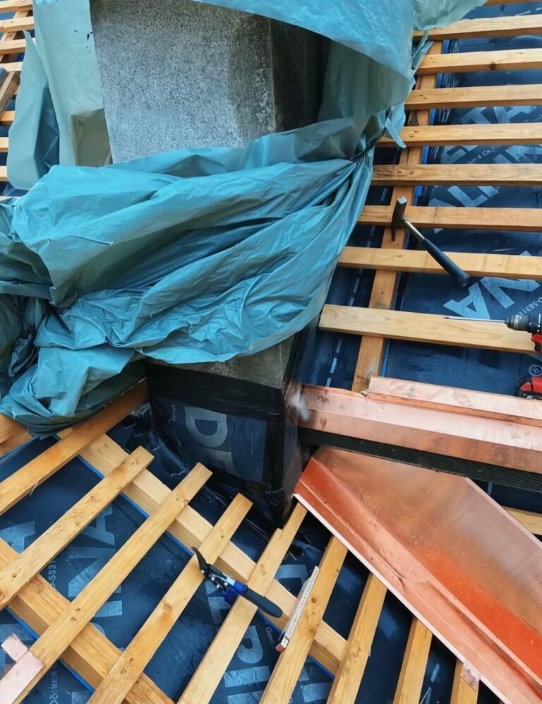 Abergement cheminée cuivre liteaunage écran sous toiture – couvreur à Villeneuve (04)