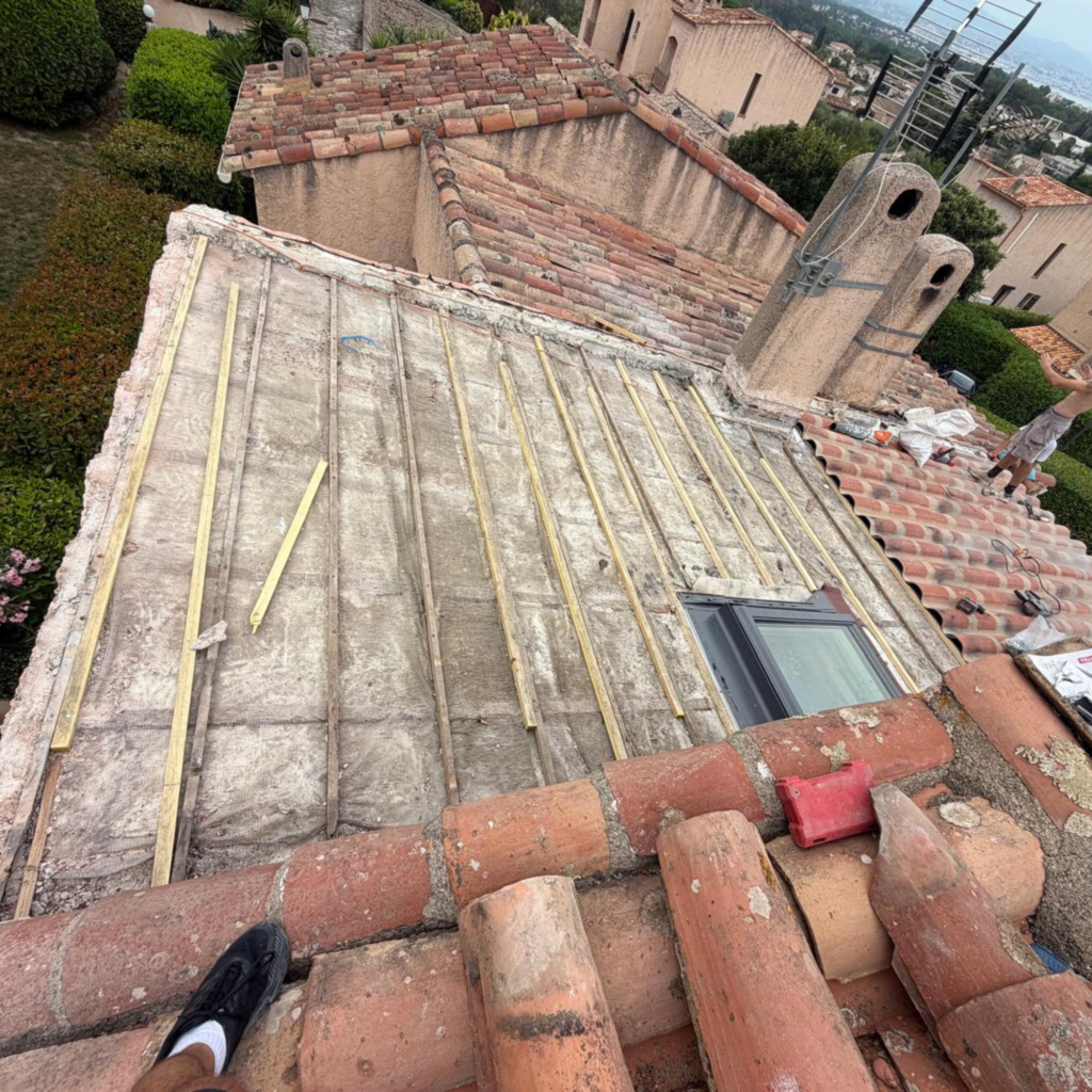 Rénovation de toiture et pose Velux – couvreur à Villeneuve (04)