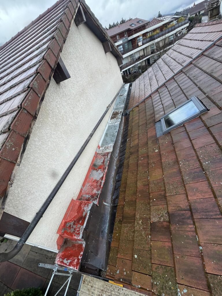 Solin zinguerie jonction mur toiture à rénover – couvreur à Villeneuve (04)