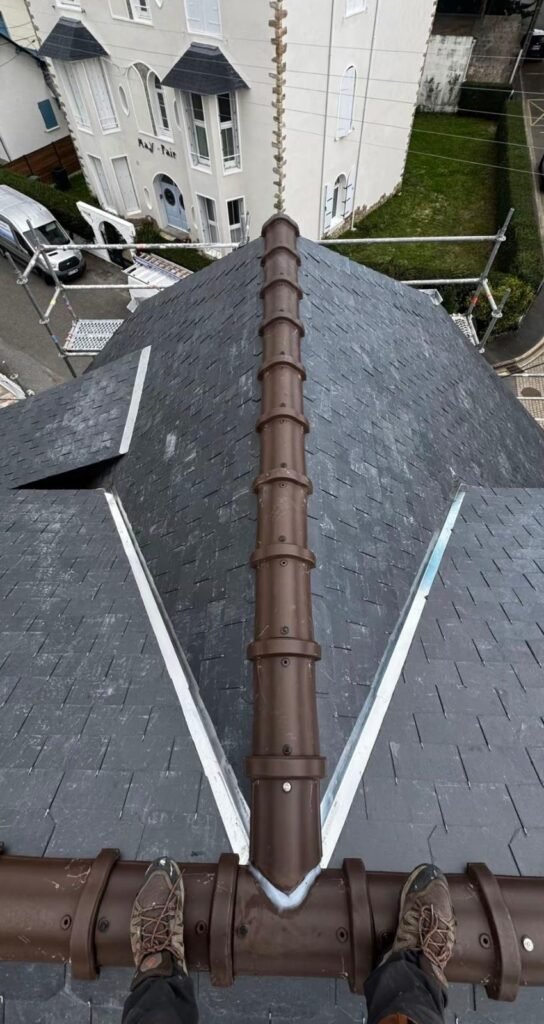 Toiture ardoise neuve noues zinc faîtage – couvreur à Villeneuve (04)